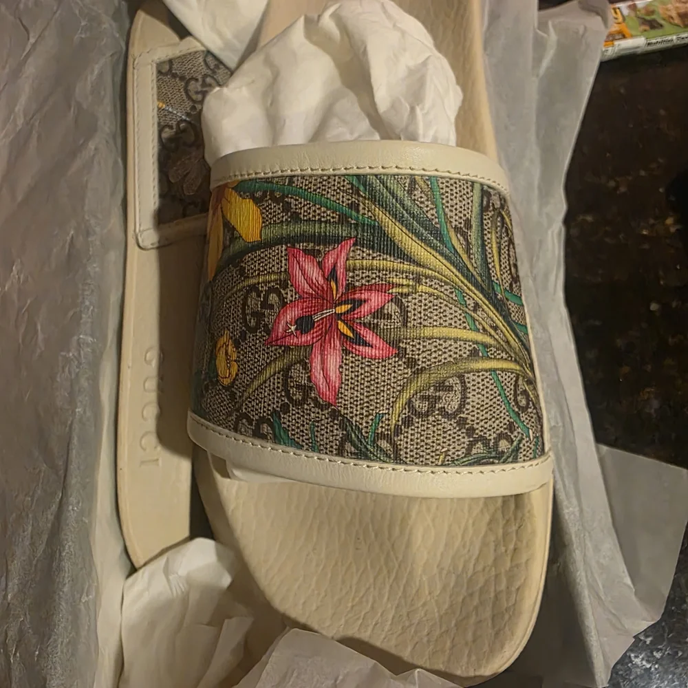 Gucci Beige and Multicolor Pool Slides - Picture 4 of 4
